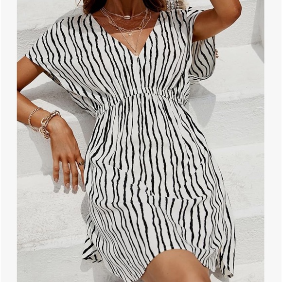 NWT CUPSHE Swimsuit Coverup Casual V Neck Dress Short Sleeve Elastic Waist - Picture 4 of 10